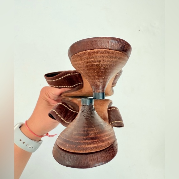 Prada Vintage Brown Leather Triangle wooden logo thong kitten heel sandals EU 38 - Picture 5 of 6